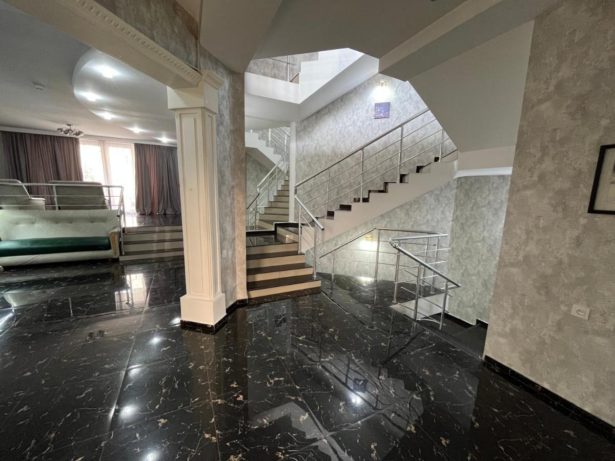 Hotel Royal Palace Тбилиси Экстерьер фото